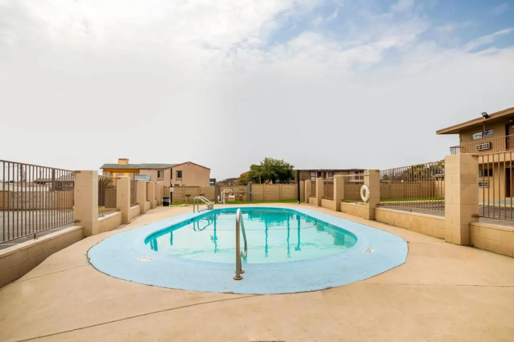 Oyo Hotel San Antonio Lackland AFB Seaworld Hwy 90 W