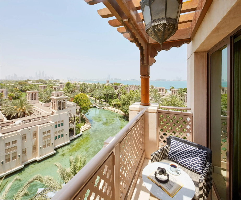 Отель Jumeirah Al Qasr Dubai