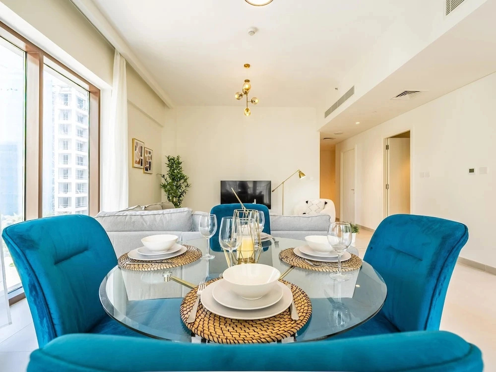 Dubai Creek Gem, Stylish Condo With Two Balconies