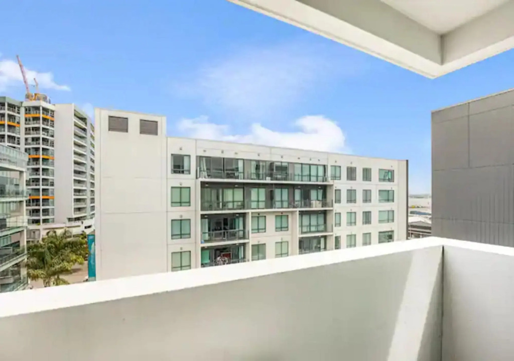 Central two-bedroom apartment close to Spark Arena