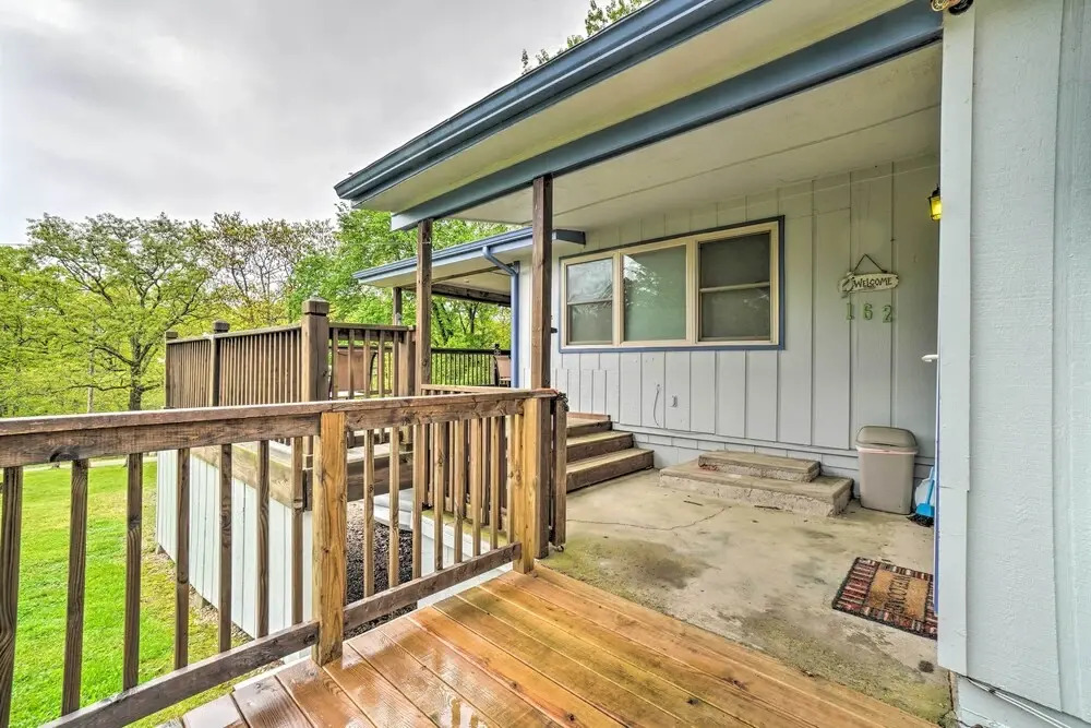 Table Rock Lake House w/ Fire Pit: Steps to Water!
