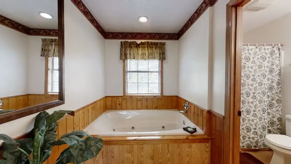 Little Mountain Hideaway 2 Bedroom Cabin by Redawning
