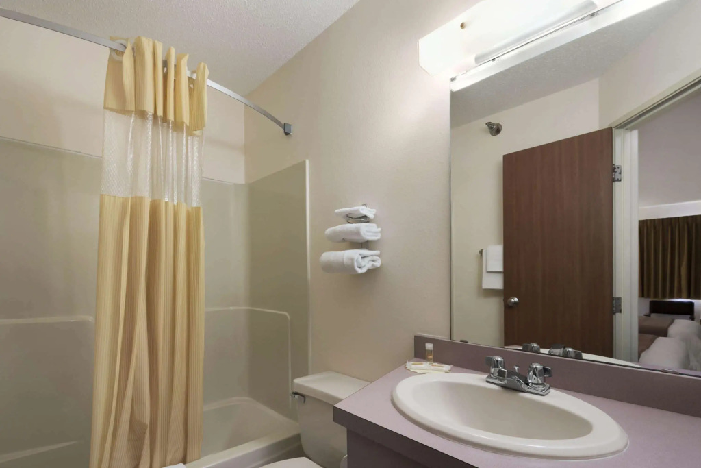 Days Inn by Wyndham Hinckley