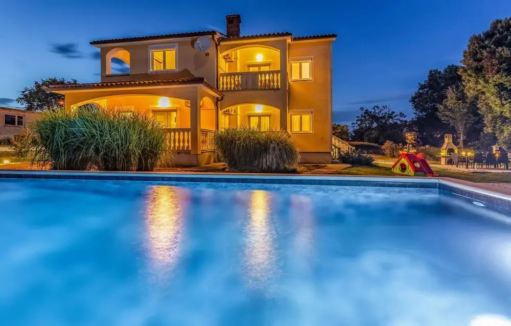 Beautiful Home in Valtura With 4 Bedrooms, Wifi and Outdoor Swimming Pool