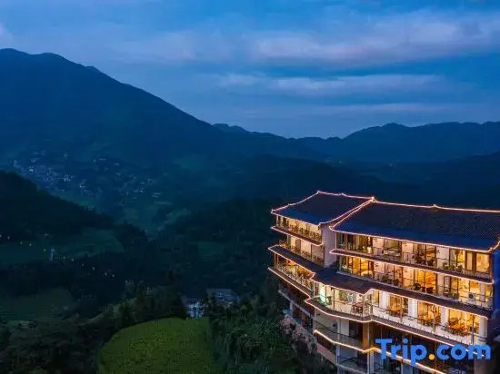 Enjoy the panoramic view of the rice fields (Longsheng Longji Terraces Branch)