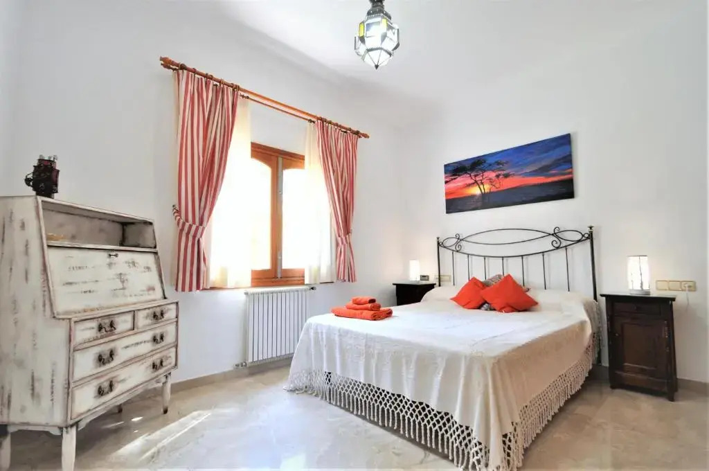 Beautiful 5-Bed House quiet area close to Campos