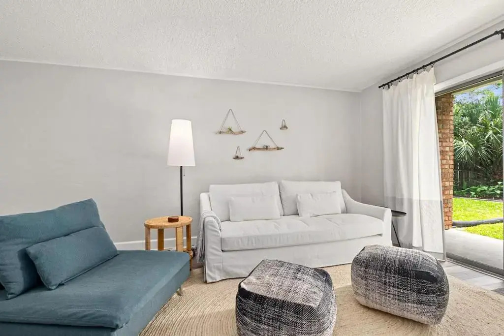 Island Suite - Walk to Downtown!