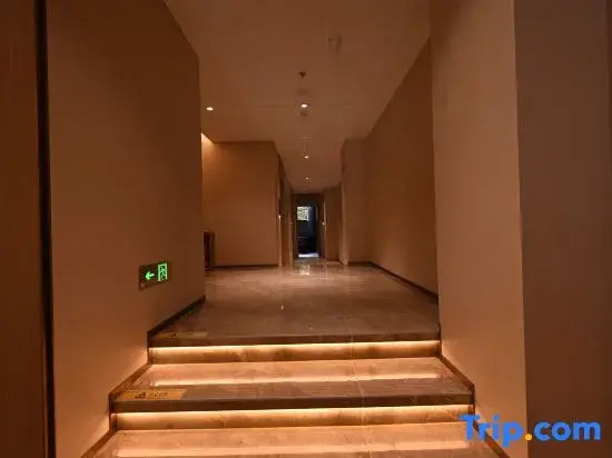 MCP Hotel (Guangzhou Jiangnanxi Dongxiaonan Metro Station Branch)