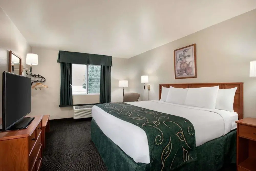 Baymont By Wyndham Clinton Valley West Court