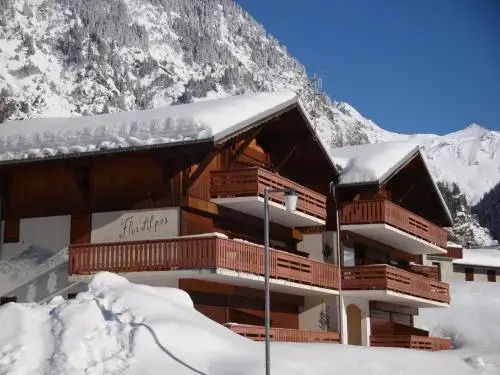 Duplex ensoleillé à Champagny-en-Vanoise - Balcon et terrasse - Proche commerces et télécabine - FR-1-464-1