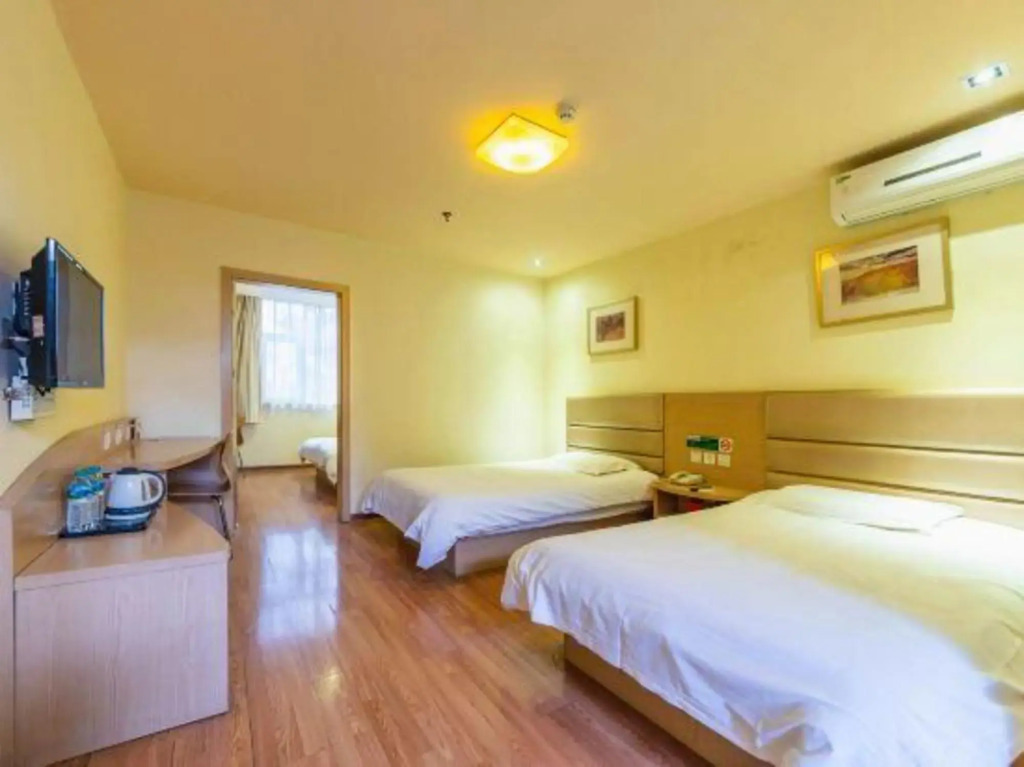 Motel （Tongji Hospital Qingnian Road Subway Station Shop）