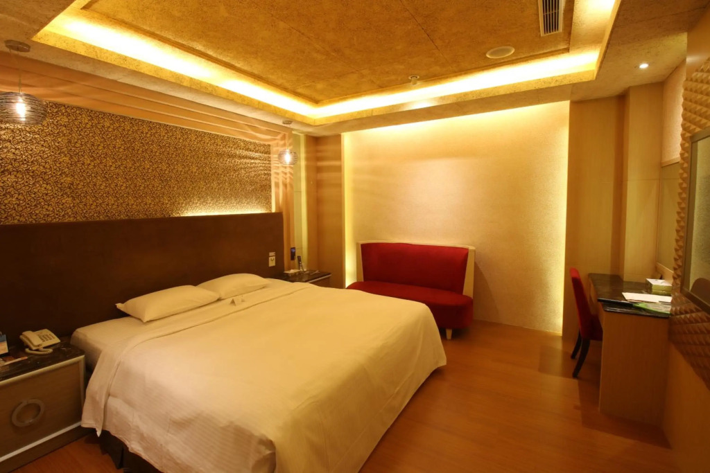 R7 Hotel
