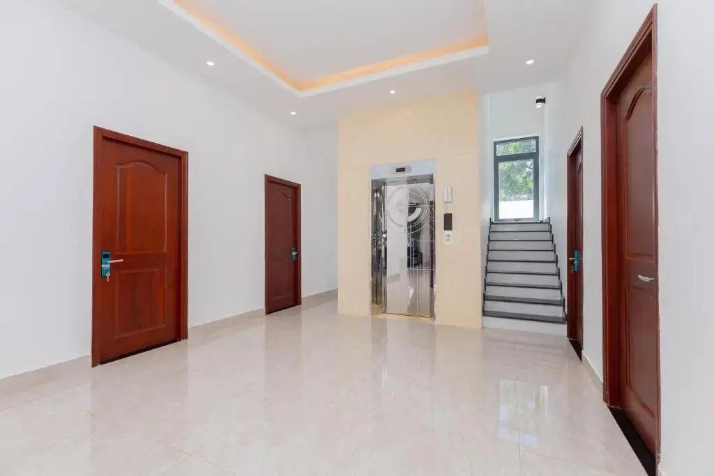 Palm Villa 34 ( Luxury Villa with 17 bed room, karaoke & bida inside)