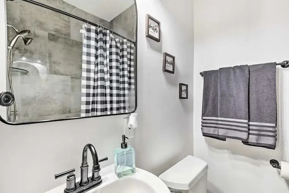 Spacious Pet-friendly Wichita Family Retreat 4 Bedroom Home