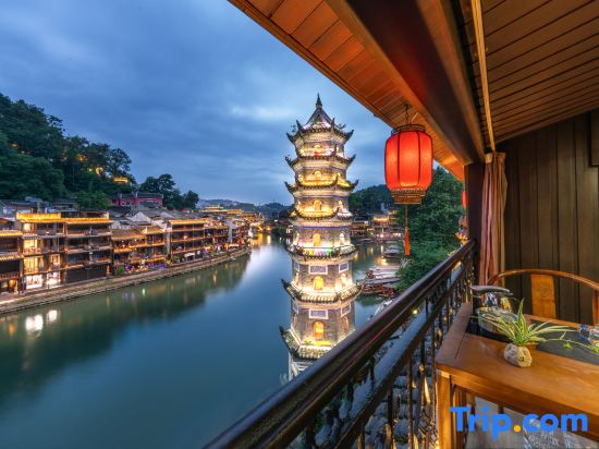 Phoenix Wanfeng Yushe Light Luxury Homestay (Hongqiao Branch, Fenghuang Ancient Town)