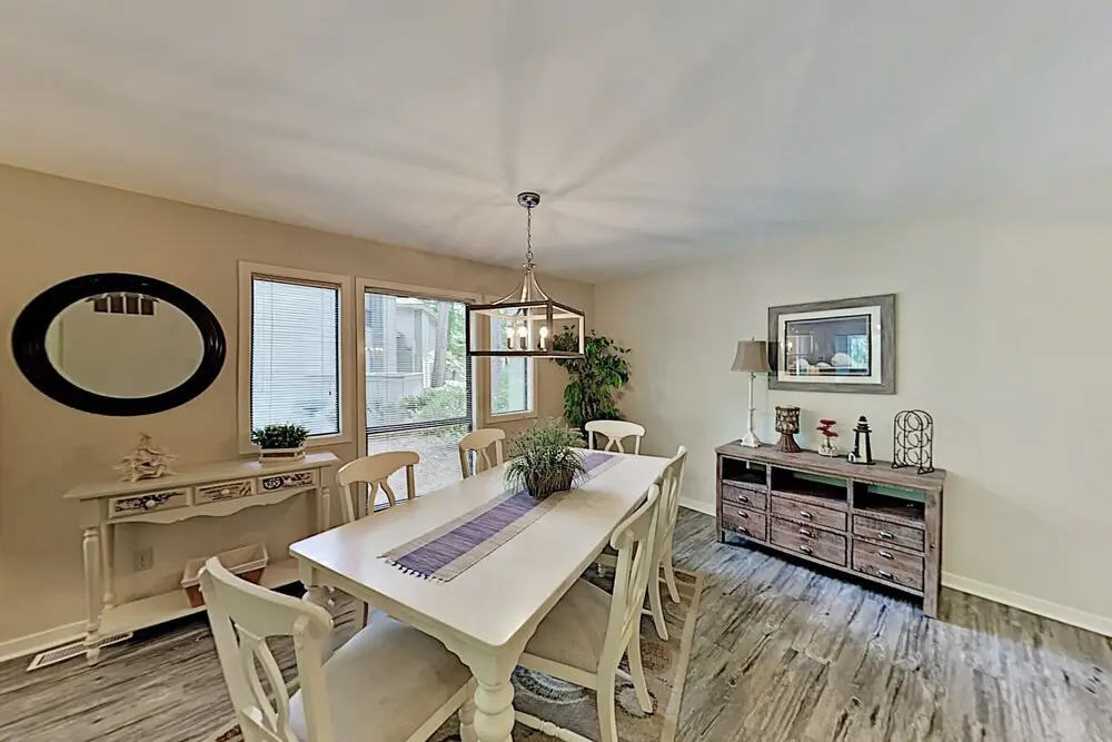 7811cent 2 Bedroom Condo