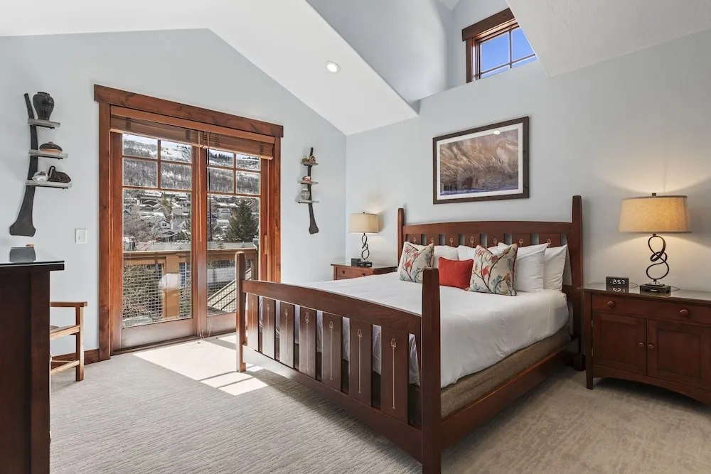 Town Pointe B304 4 Bedroom Condo by RedAwning