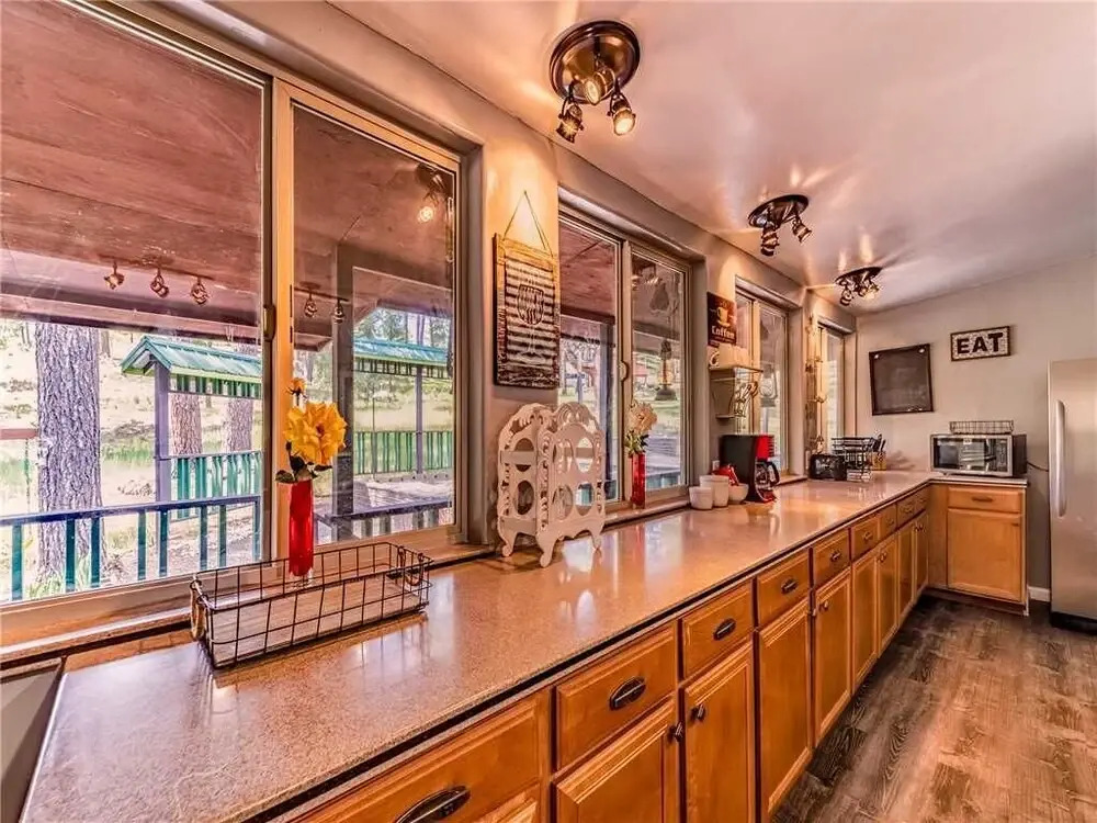 Turtle Mountain Cabin, 2 Bedrooms, Near Town