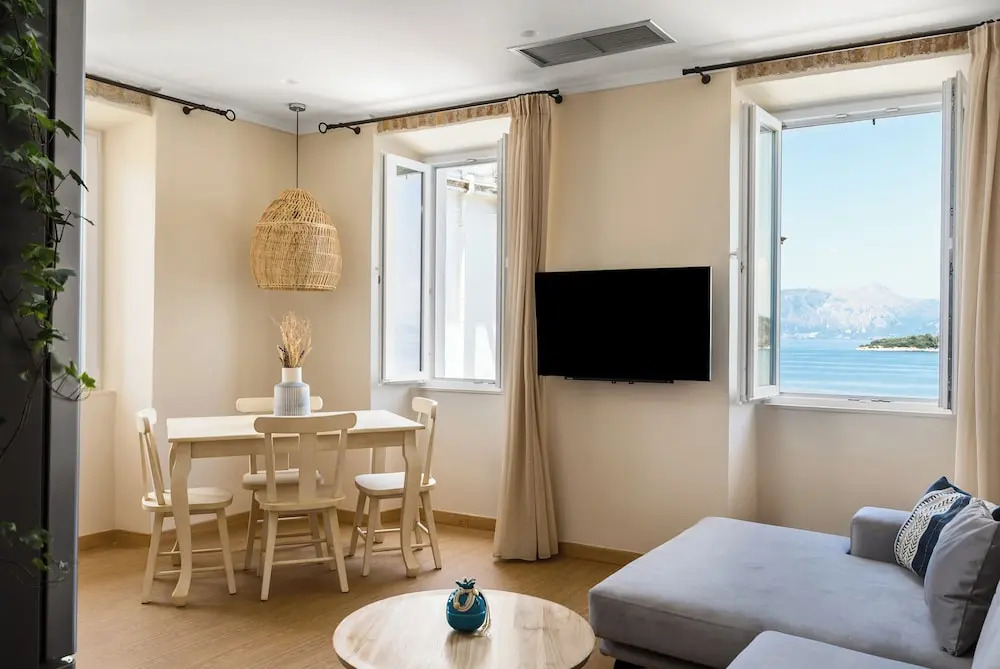 Fotiadis Family Luxury Suites by Konnect