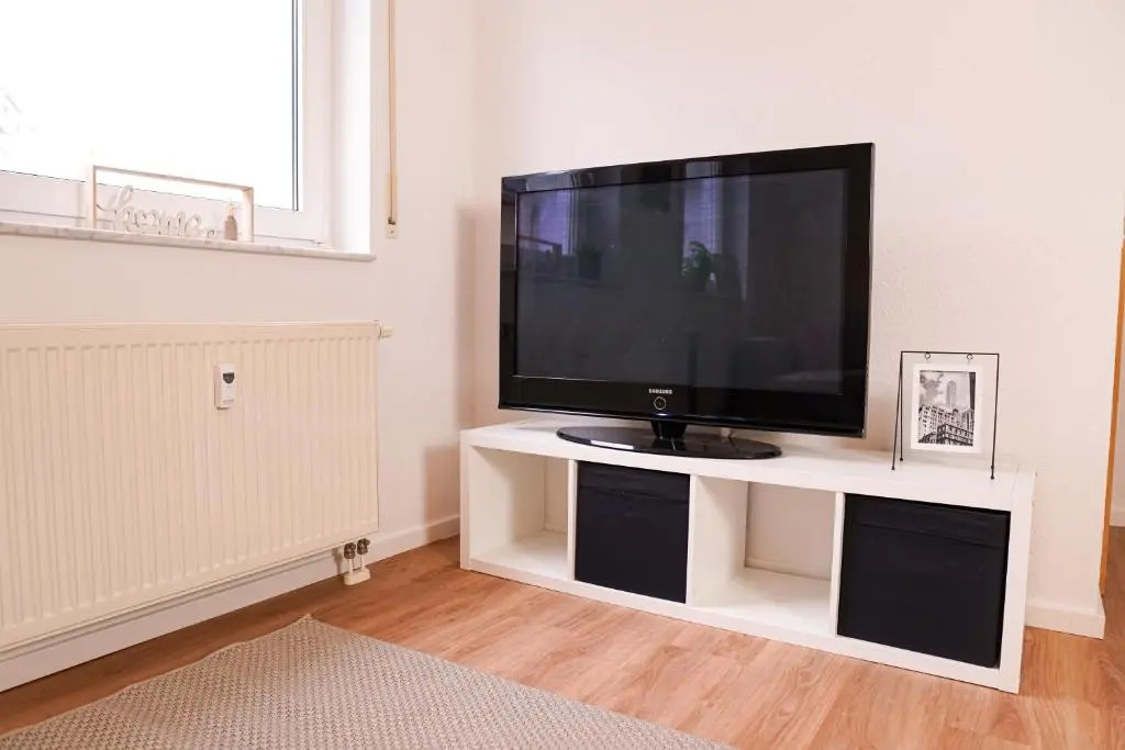 FULL HOUSE Studios - Simple Elegance - NETFLIX + Nespresso