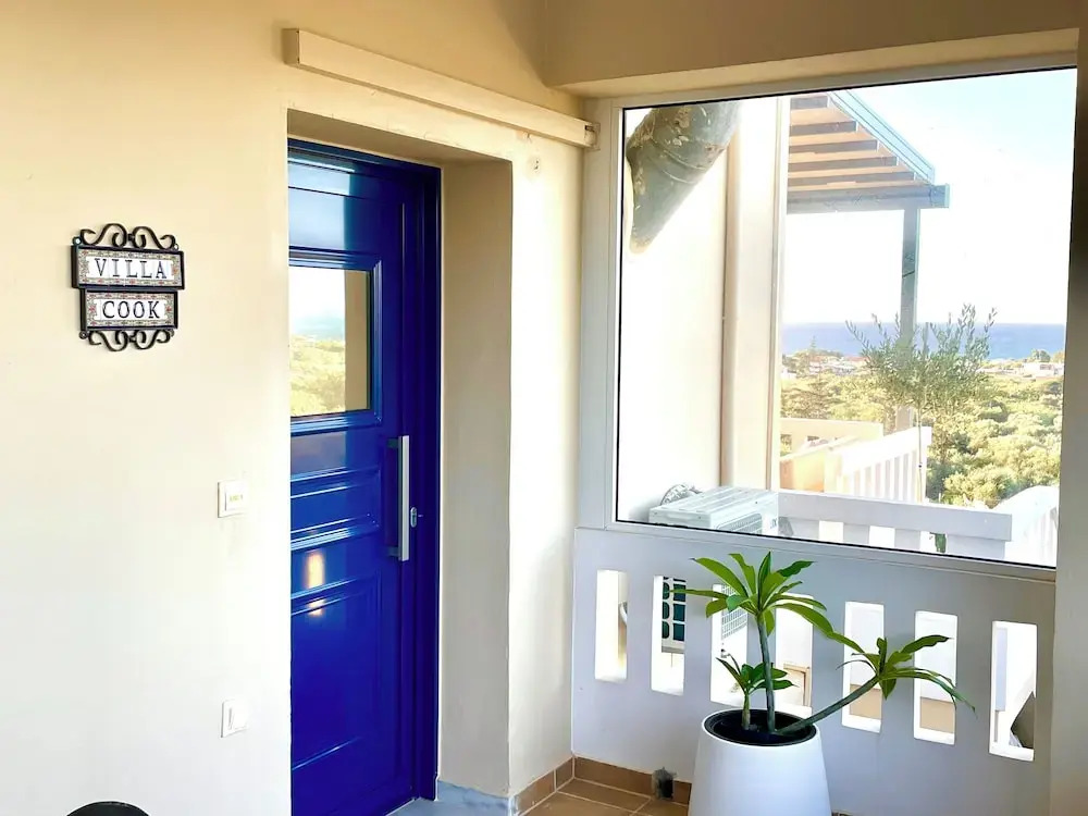 Villa Cook with pool and terraces with sea views