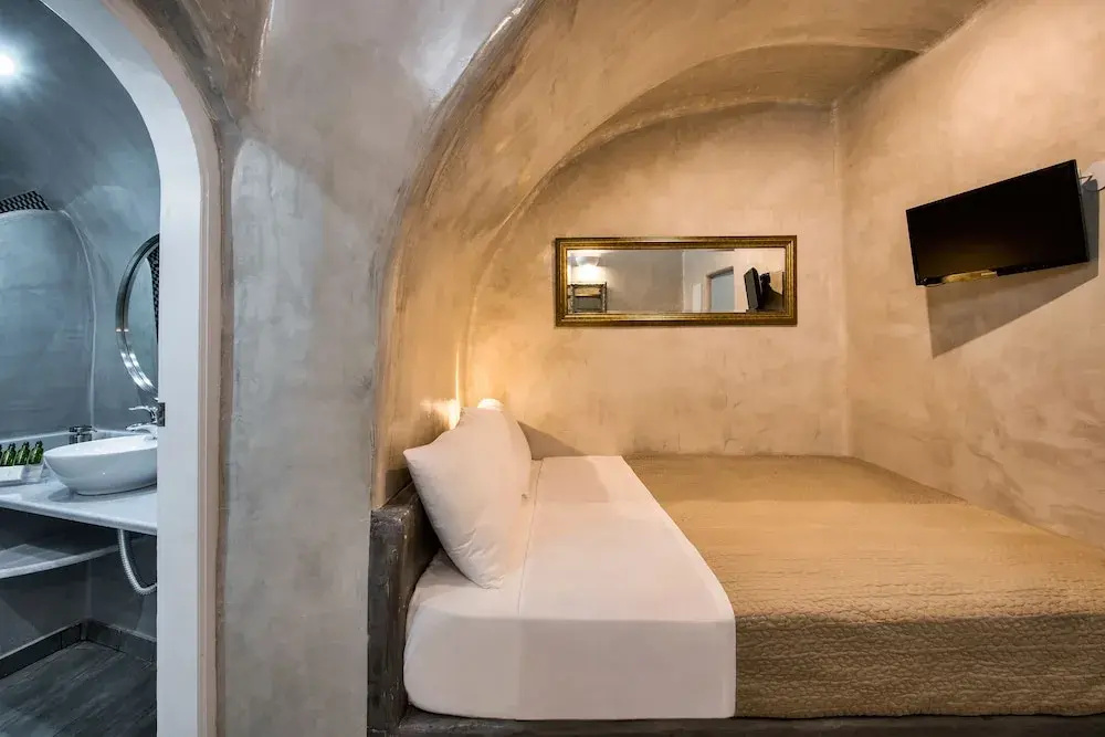 Katerinas Castle - Caldera Cave Hotel