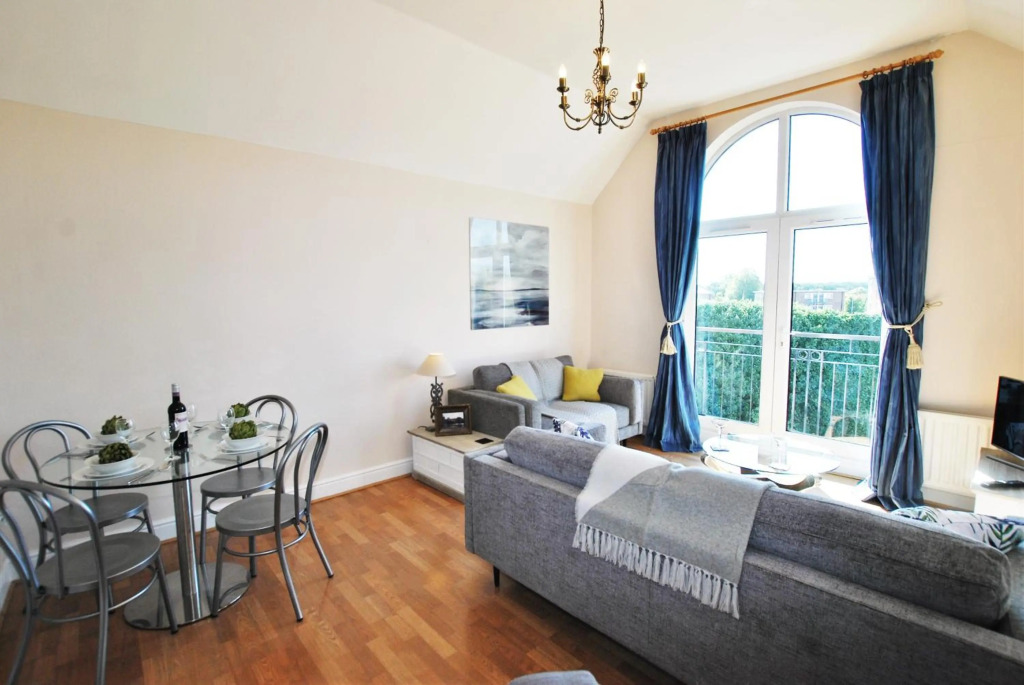 Accommodation Windsor Ltd - 9 Lord Raglan House