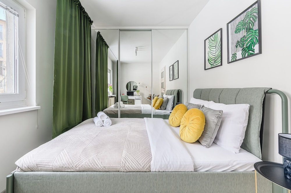 Lumina cozy 3-room apart near the metro