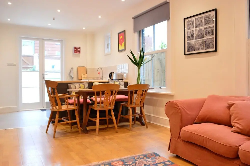 Shepherd's Bush 2 Bedroom Flat With Garden