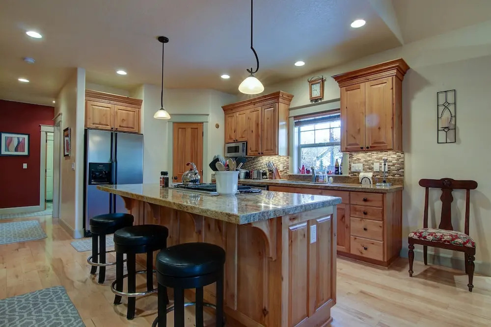 Wild Meadow 30 Day Minimum 4 Bedroom Home by RedAwning