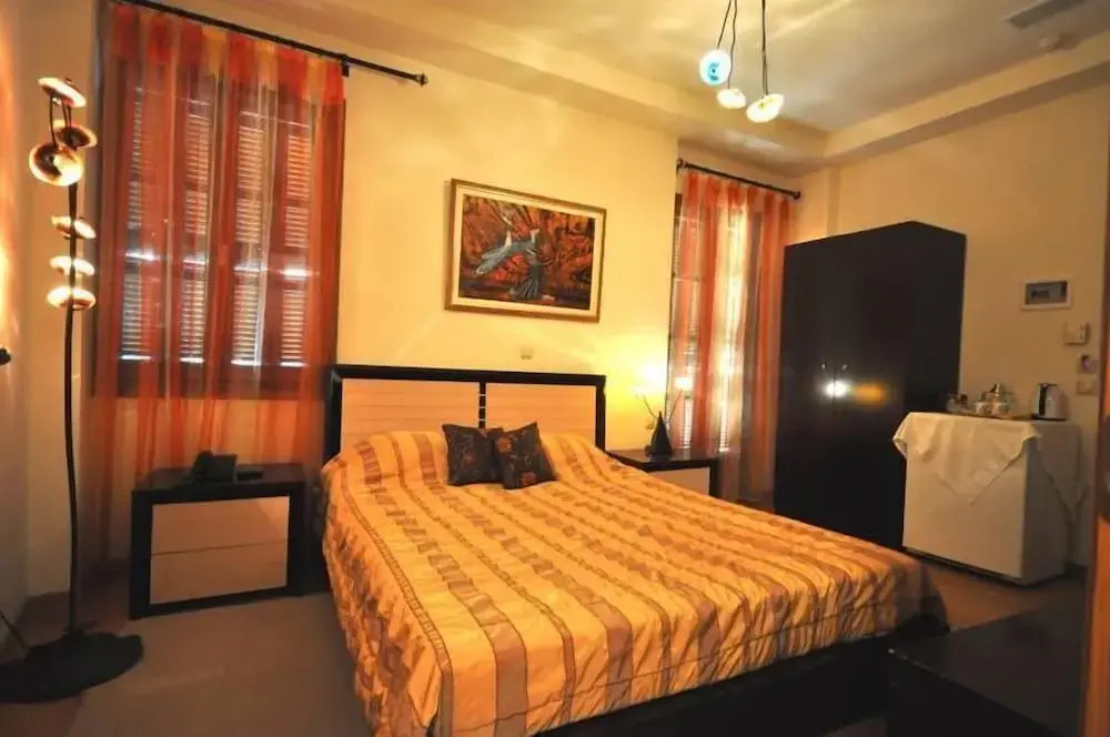 Nikolaos Pension