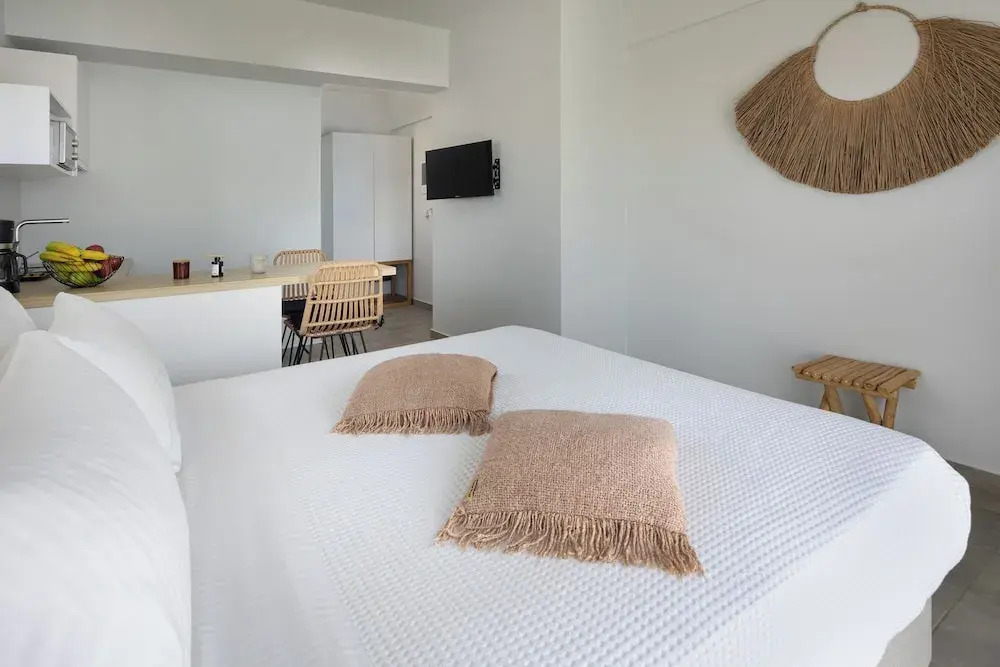 Sueno Studios and Apartments