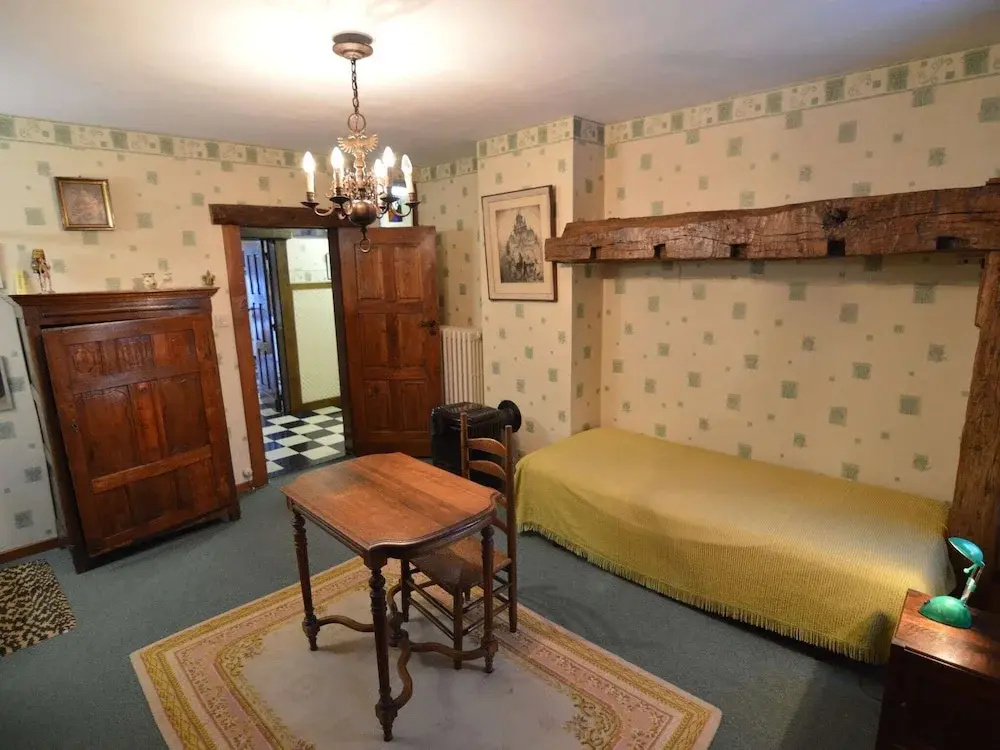 Charming Holiday Home in Halleux with Garden