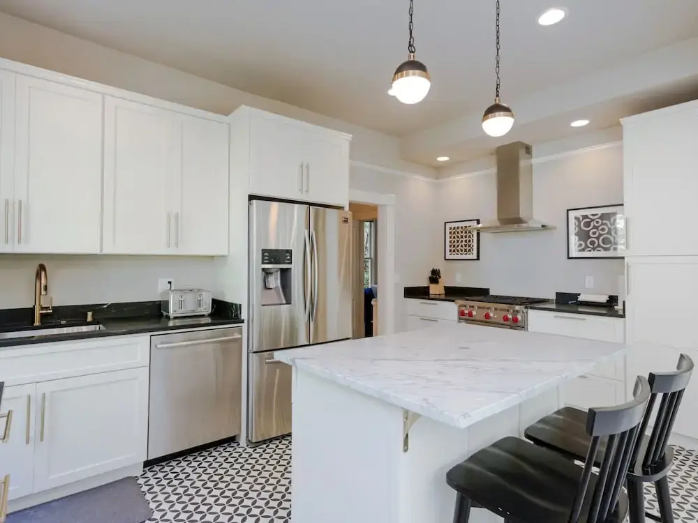 New Listing! Updated Victorian W/ Lake Union Views 3 Bedroom Home