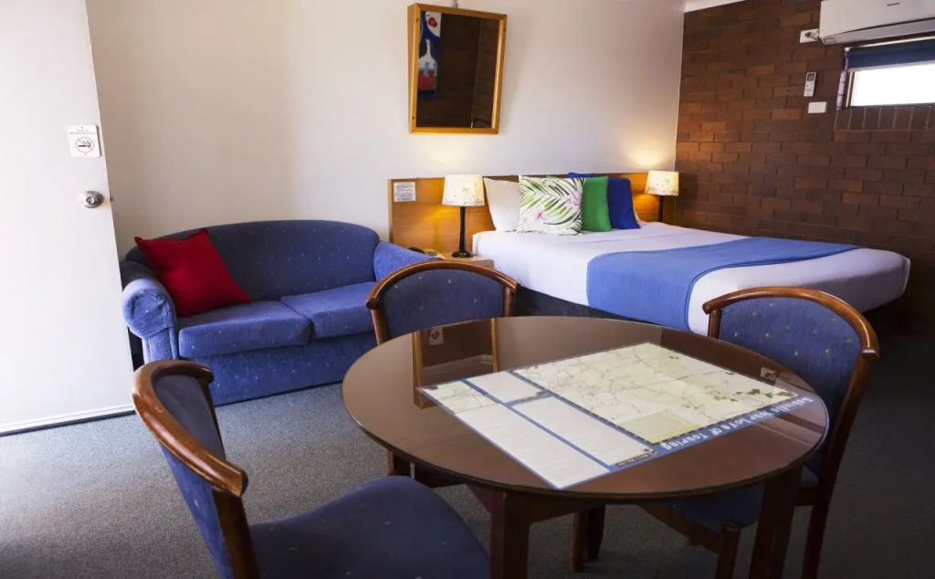 Country Pathfinder Motor Inn