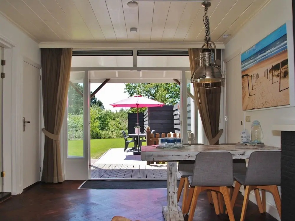 Charming Holiday Home in Ouddorp Near Sea