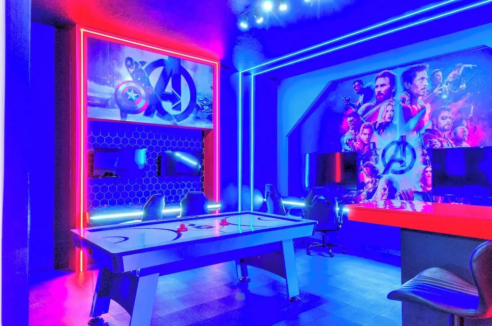 Luxury Townhouse w/ Private Pool Near Disney & Universal