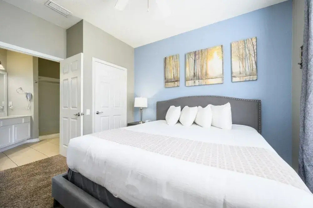 Beautiful Deluxe Condo, Vista Cay - 3024