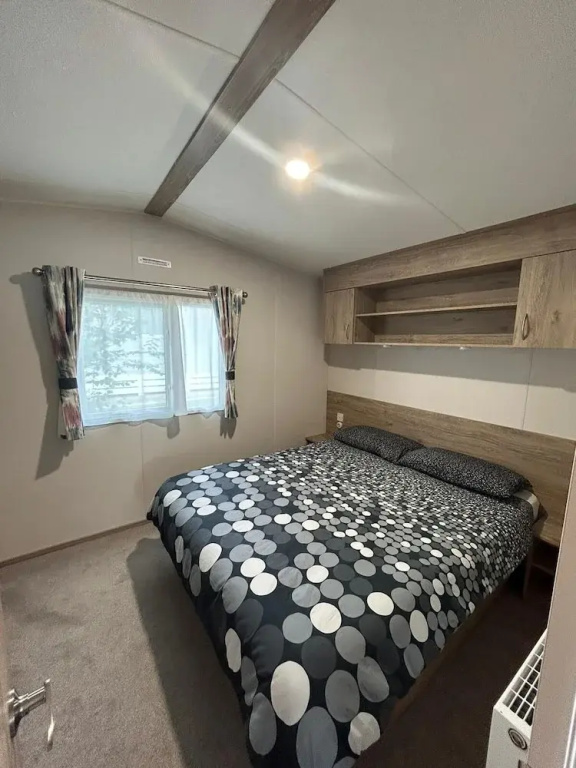 Caravansleeps4-beachfront-garden-patio