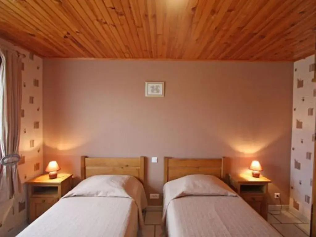 Gîte idéal pour cure thermale, proche port de plaisance, terrasse et grand terrain. - FR-1-589-69