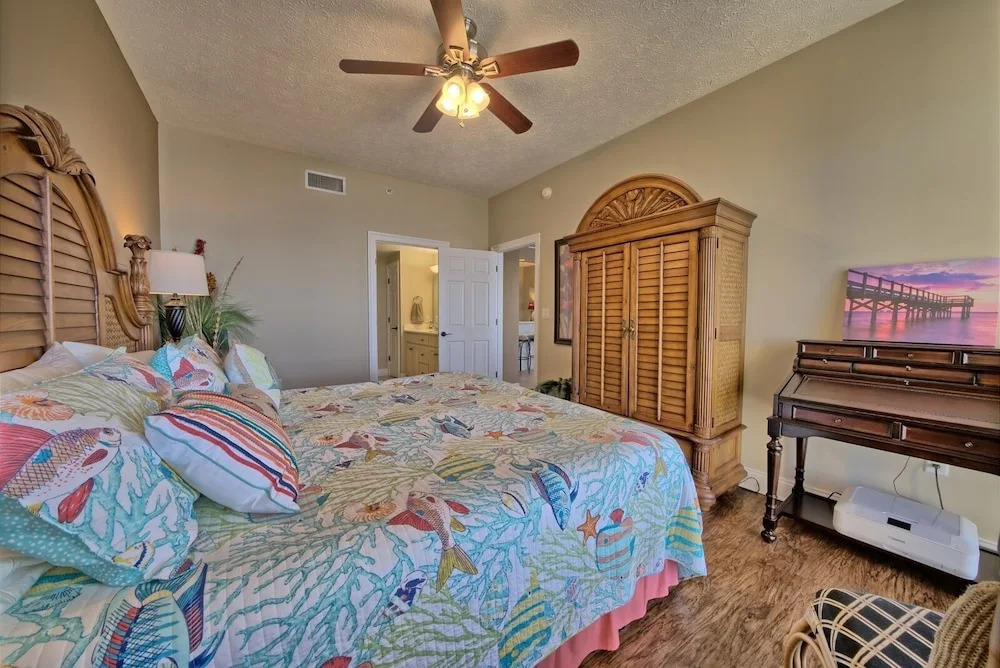 Roomy Oceanfront Condo with Breathtaking View and Beachside Pool - Unit 1906 by RedAwning