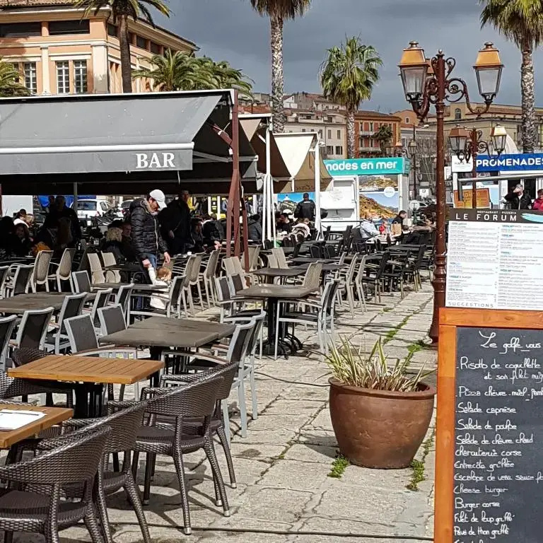 **** VERY CENTRAL Ajaccio 36 rue Fesch, cosy flat in city center pedestrian street, up to 4 people ****