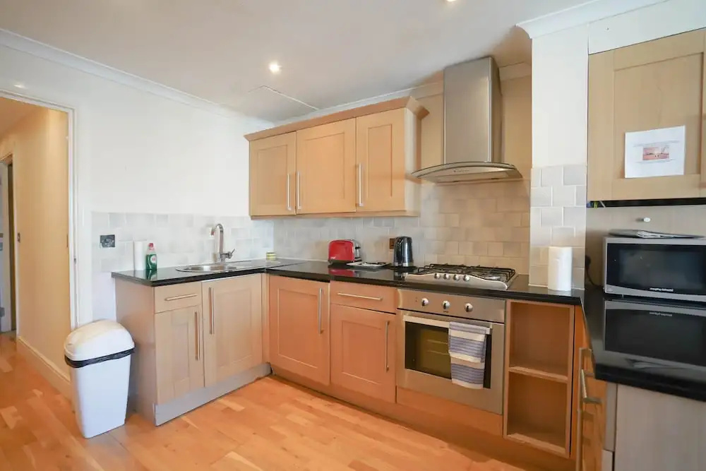 Cosy 2-bed 2 Bathroom Apartment in London