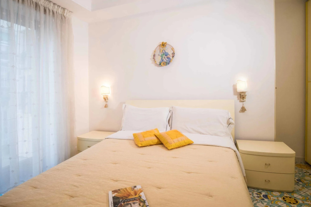 Sorrento Charm BB