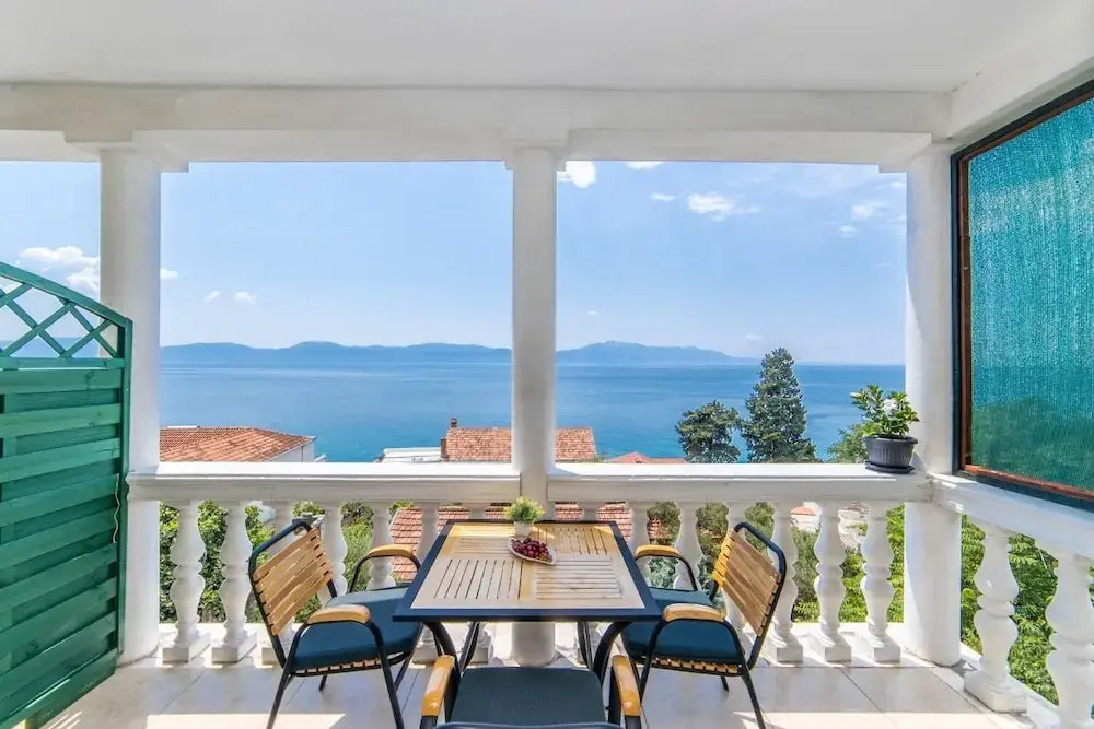 More - 60m From the sea - A3 Sime
