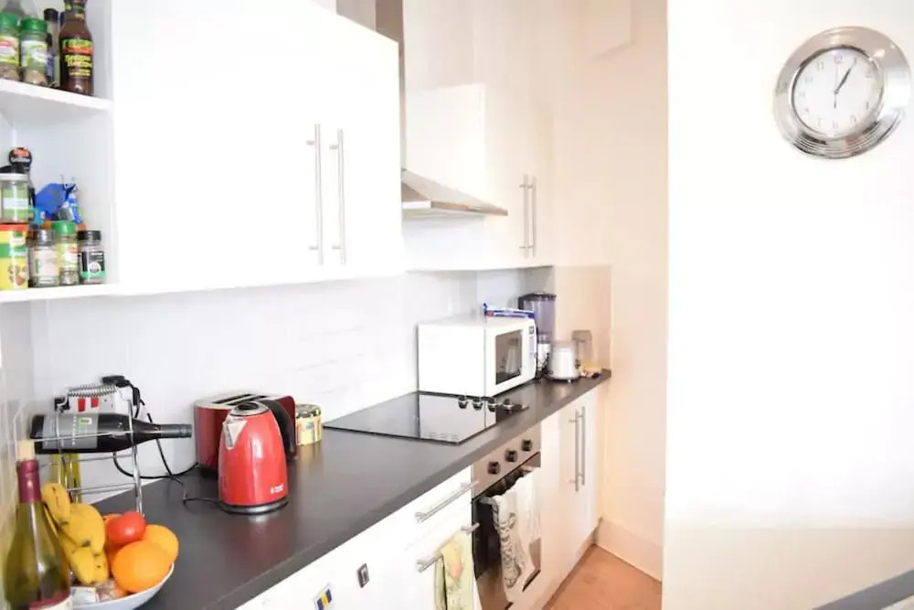 1 Bedroom Apartment With Beautiful Views in Hampstead