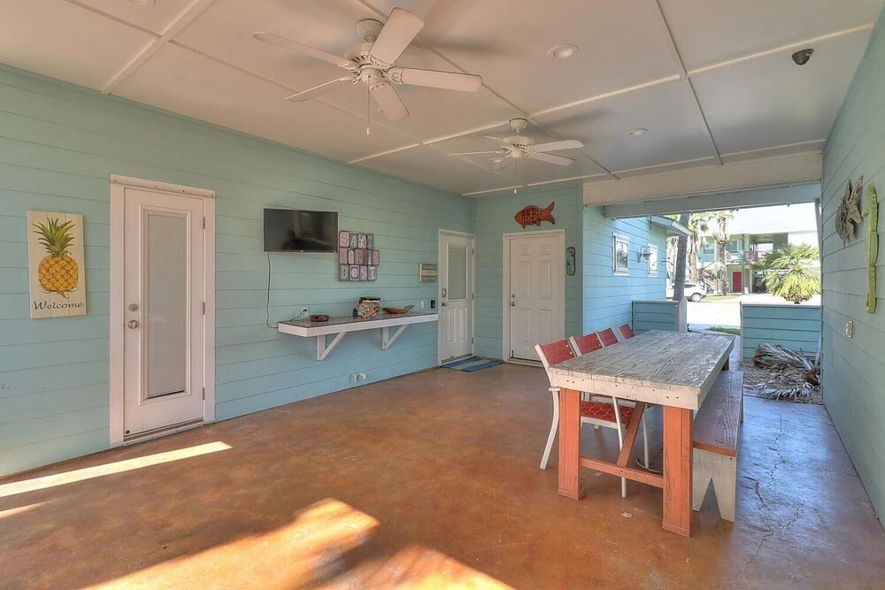 Playin' Hookie 5 Bedroom Home by Redawning