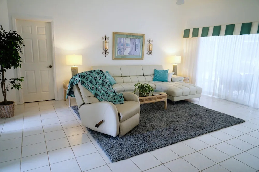 Rebecca Large Pool and Close to Everything Cape Coral Offers 102