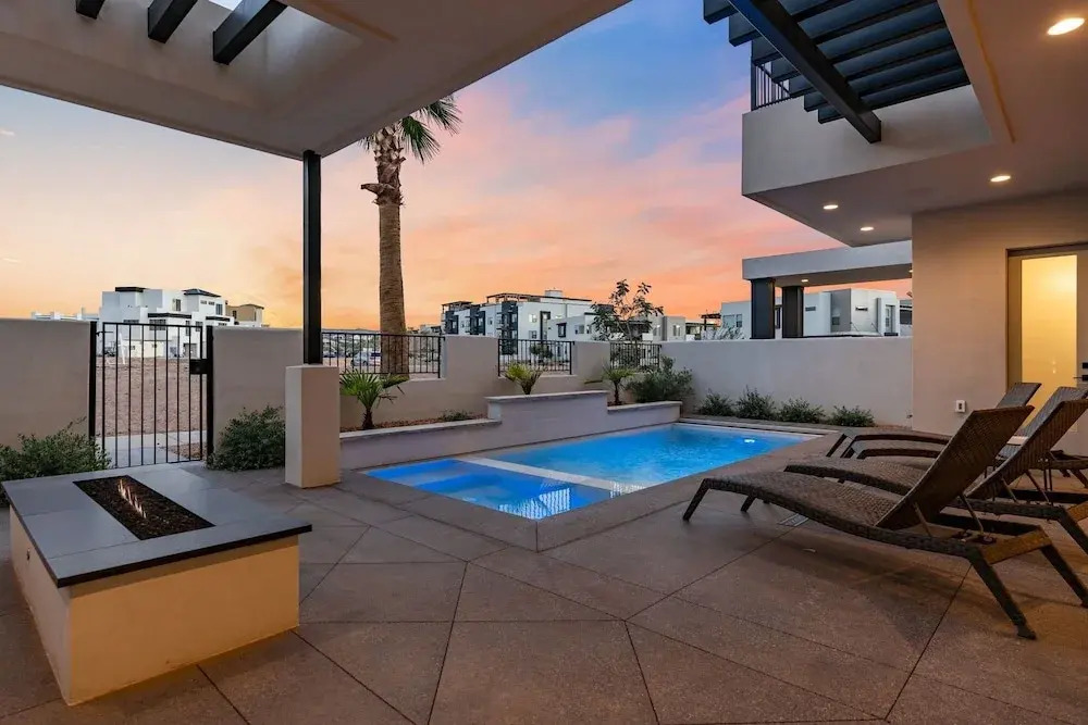 Lula Bay Lagoon House 8 Bedroom Home