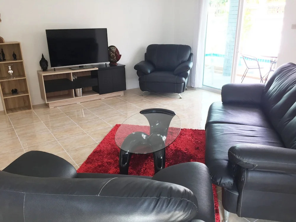3 bedroom Pool Villa Near Walking St
